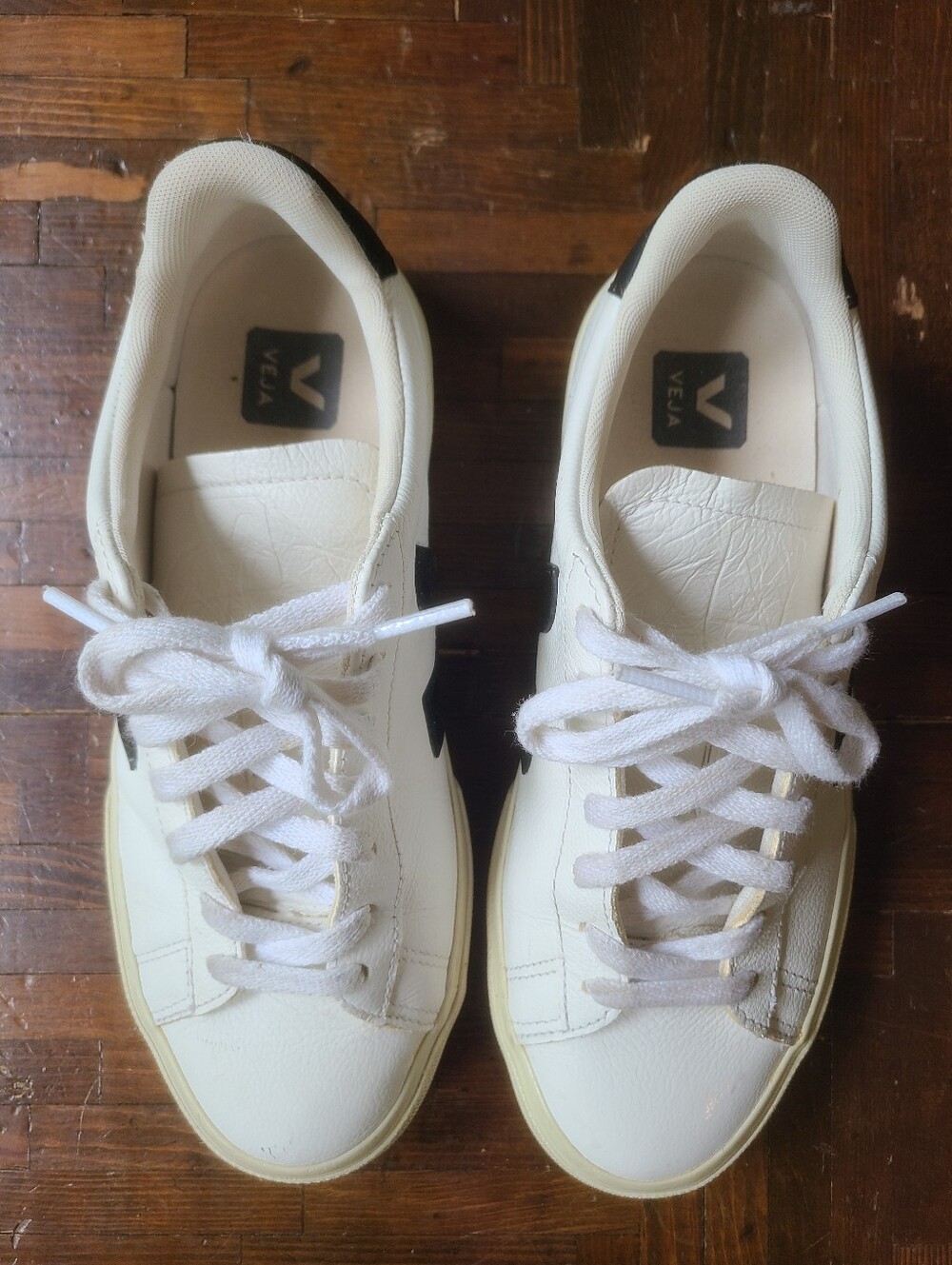 Veja Campo Low-Top Sneaker in White with Black V - Picture 2 of 10